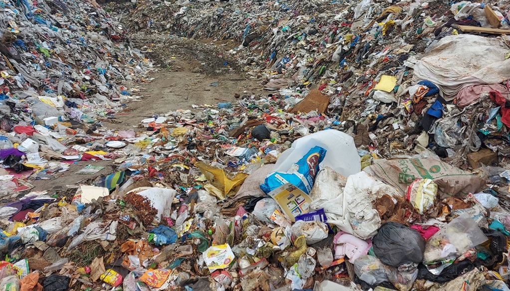 Garbage waste at Ramtekdi